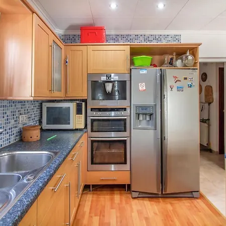 3 Bedroom Stunning Home In Torrevieja 別荘 トレビエハ