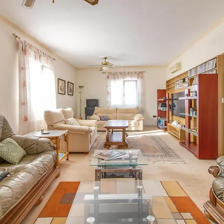 3 Bedroom Stunning Home In Torrevieja * トレビエハ